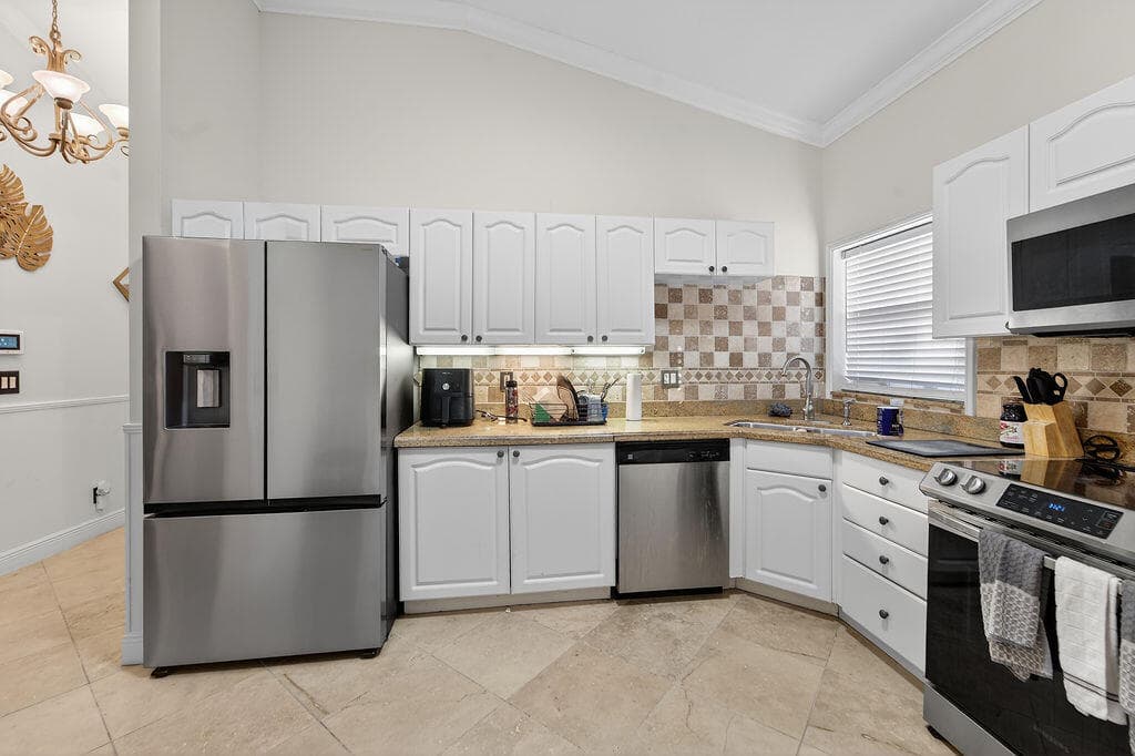 8063 Via Hacienda, Riviera Beach, FL 33418 3