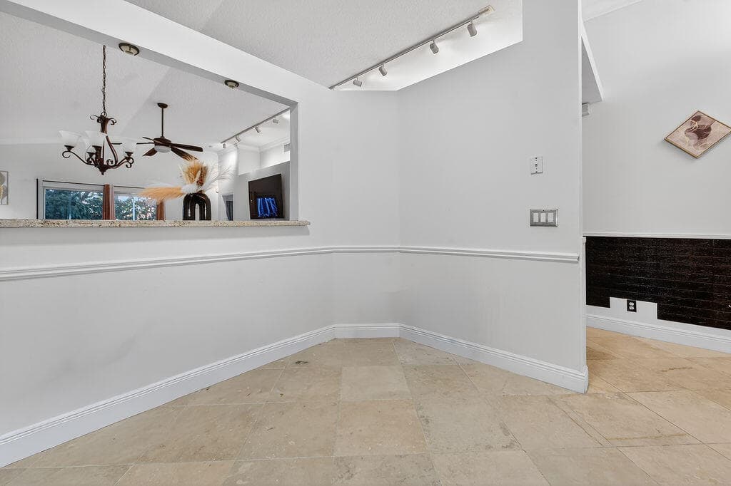 8063 Via Hacienda, Riviera Beach, FL 33418 4