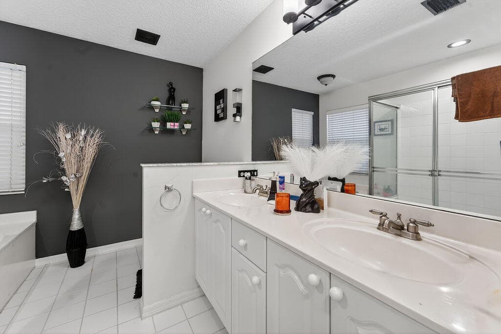 8063 Via Hacienda, Riviera Beach, FL 33418 18