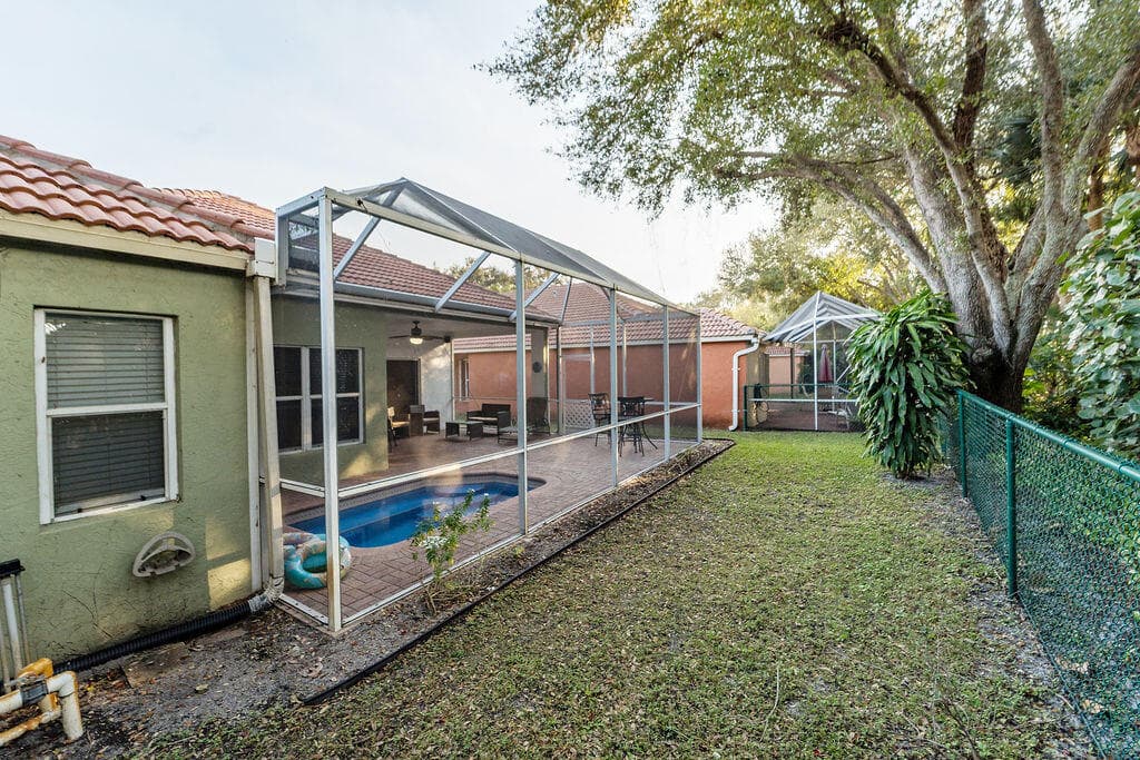 8063 Via Hacienda, Riviera Beach, FL 33418 24