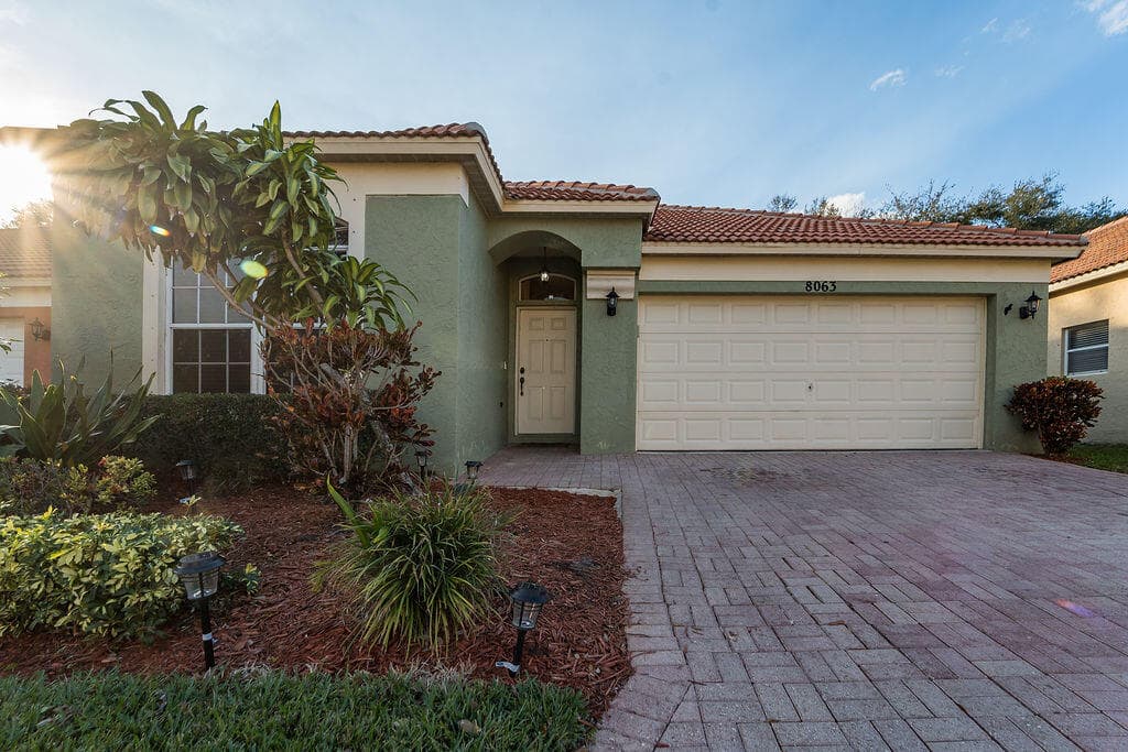 8063 Via Hacienda, Riviera Beach, FL 33418 29