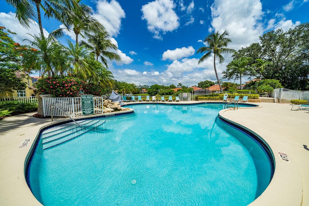 8063 Via Hacienda, Riviera Beach, FL 33418 33