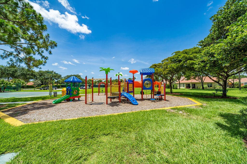 8063 Via Hacienda, Riviera Beach, FL 33418 37