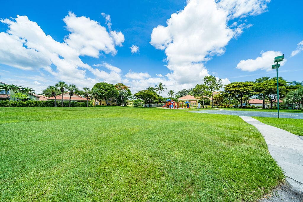 8063 Via Hacienda, Riviera Beach, FL 33418 39