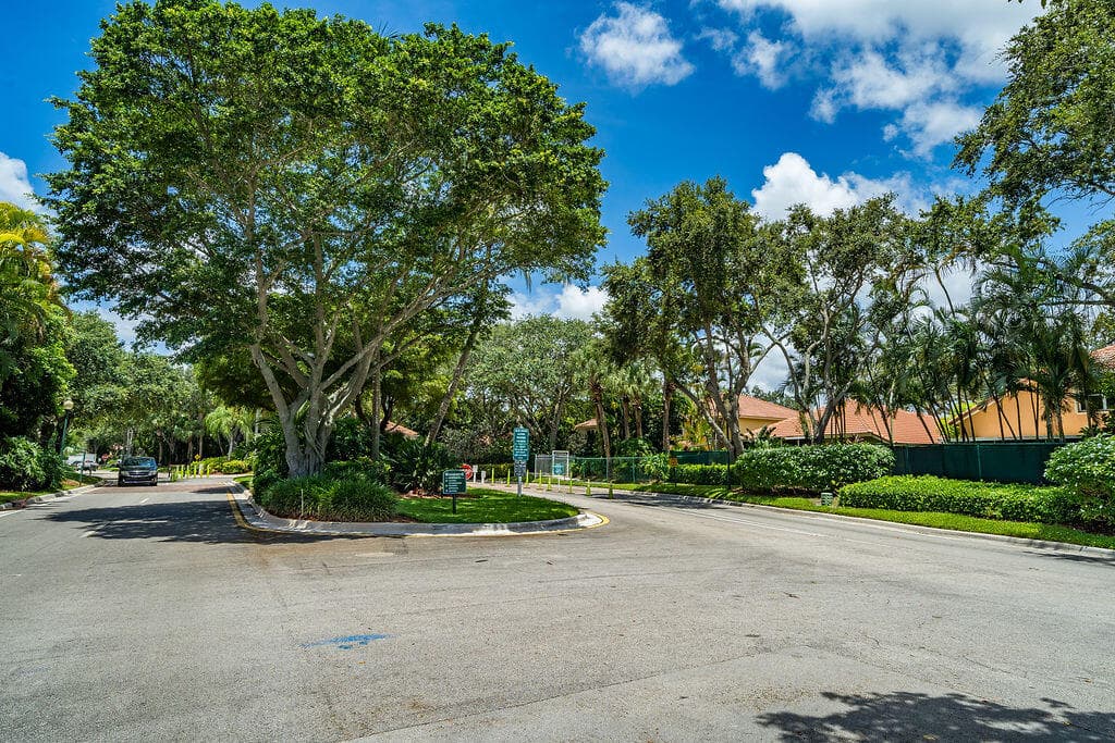 8063 Via Hacienda, Riviera Beach, FL 33418 41