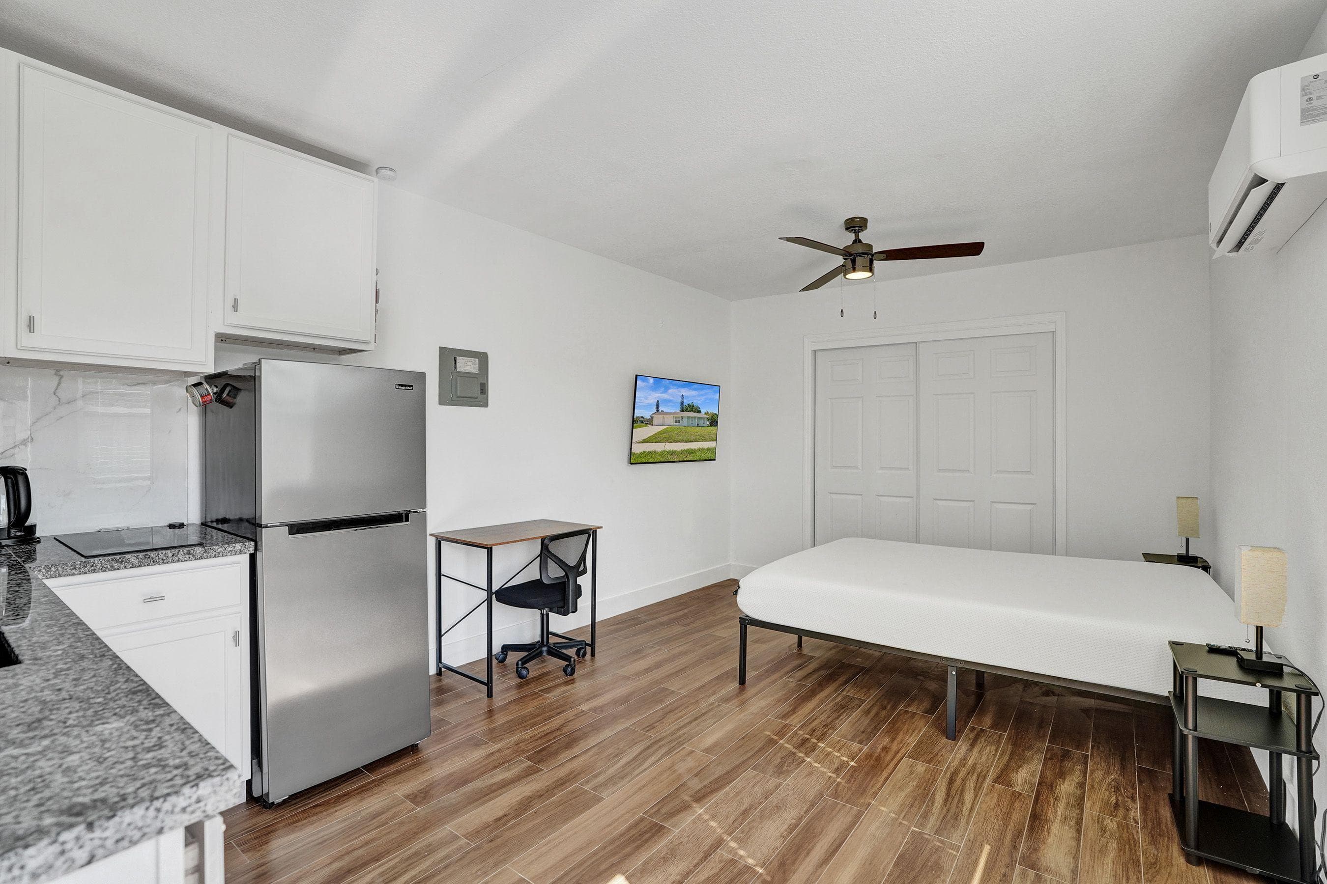 1075 W 30th Street, Riviera Beach, FL 33404 26