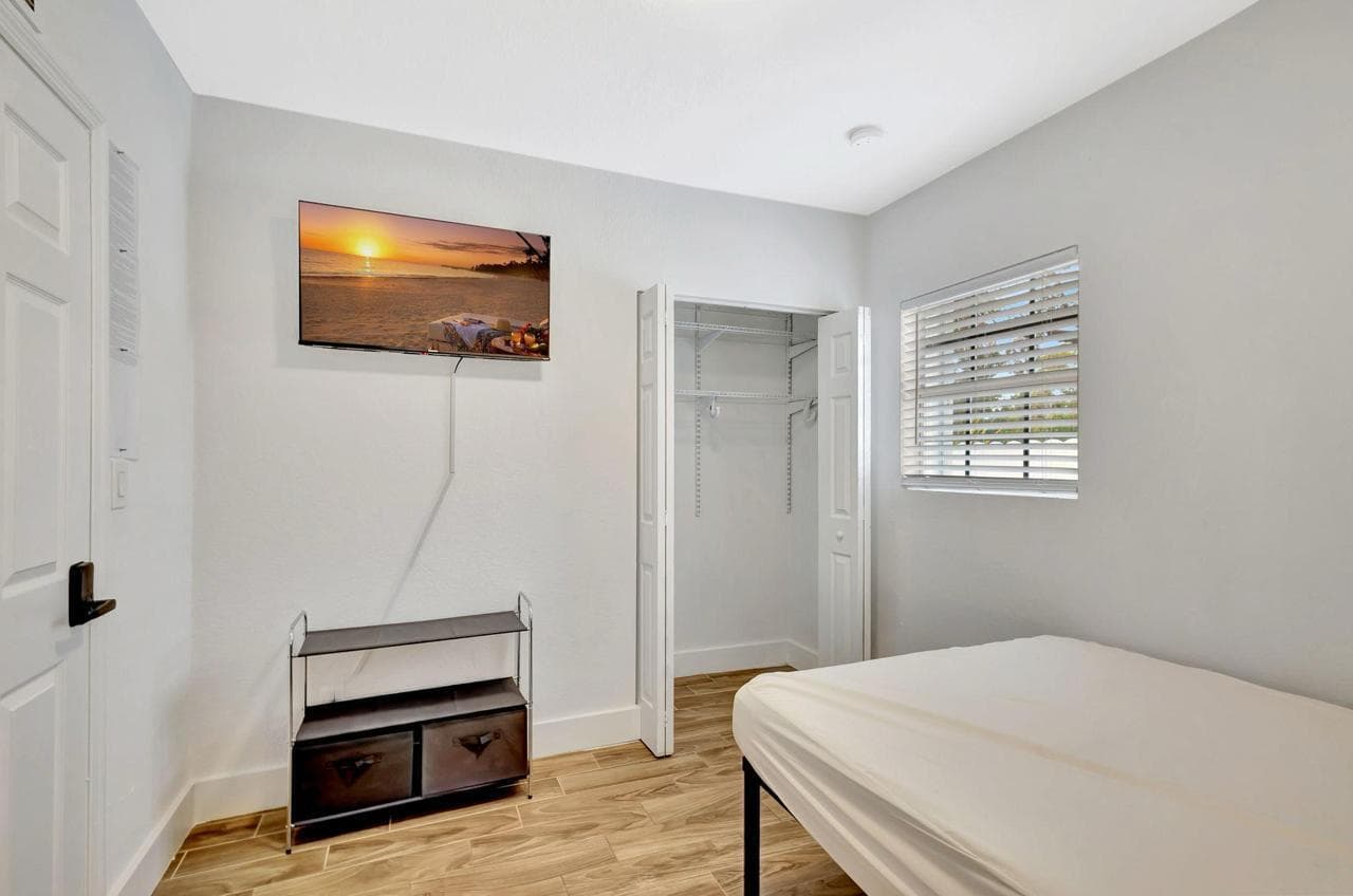 1075 W 30th Street, Riviera Beach, FL 33404 21