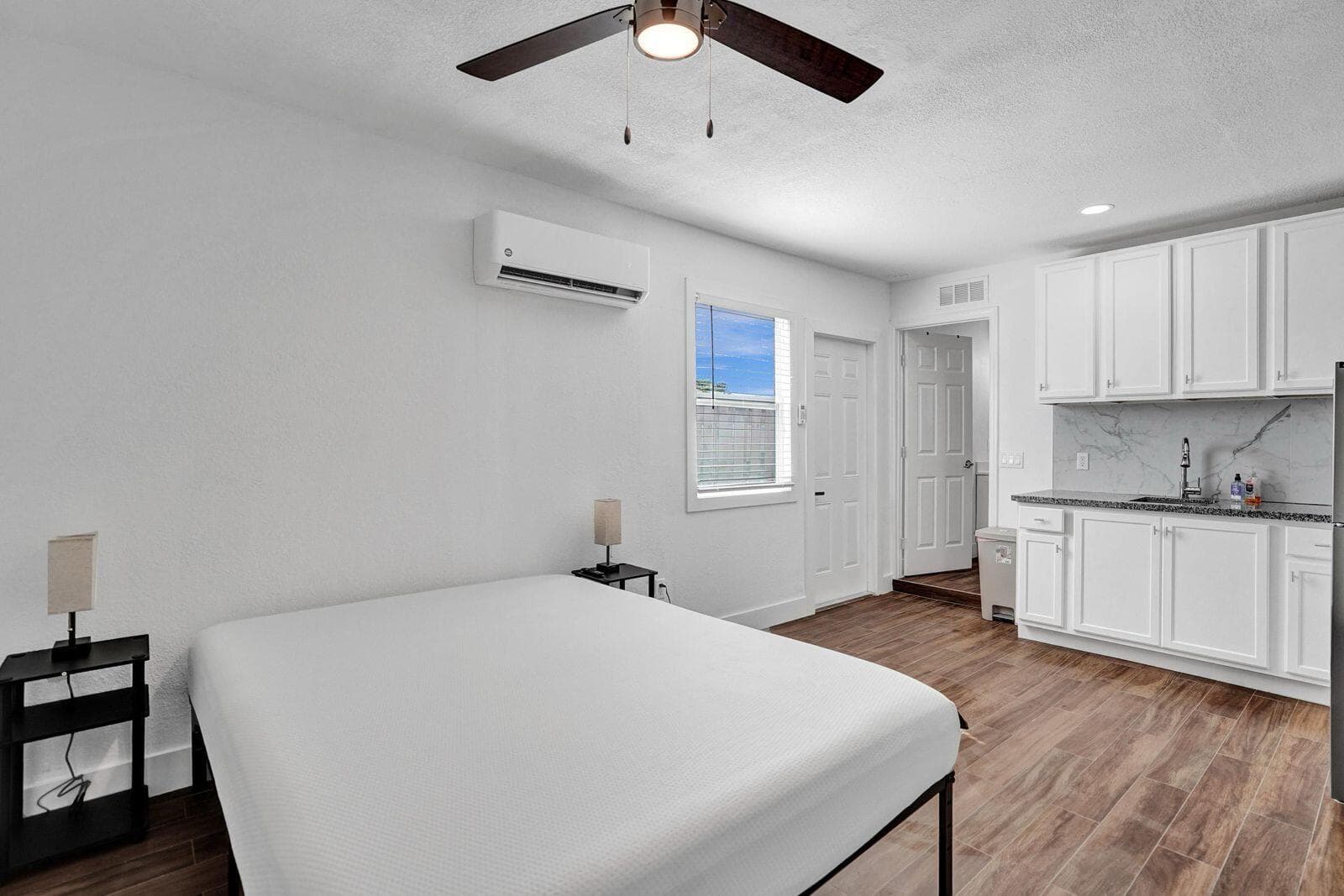 1075 W 30th Street, Riviera Beach, FL 33404 28