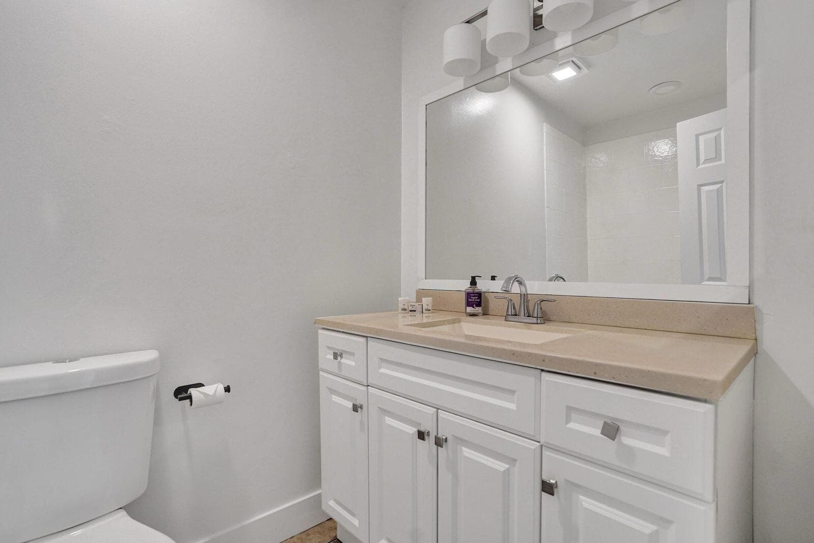 1075 W 30th Street, Riviera Beach, FL 33404 25