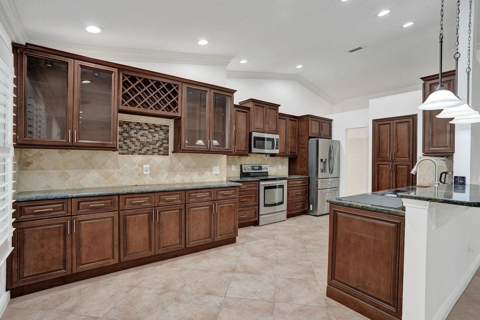 1075 W 30th Street, Riviera Beach, FL 33404 35