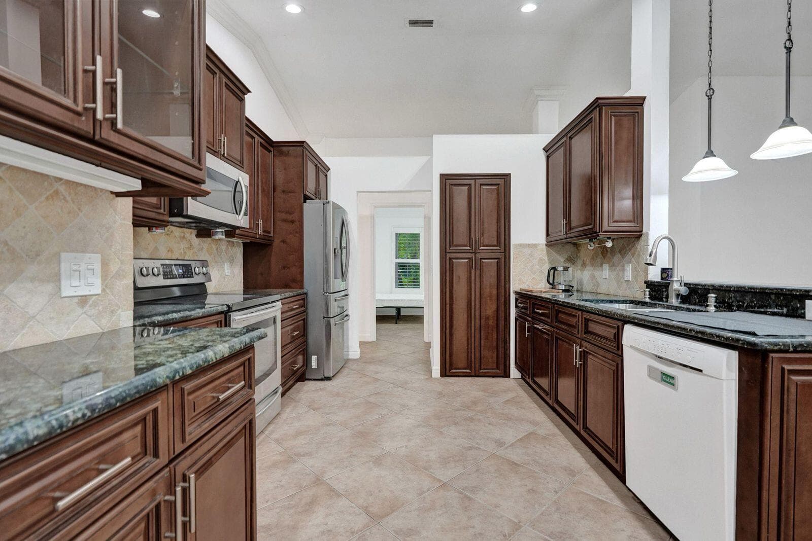 1075 W 30th Street, Riviera Beach, FL 33404 37
