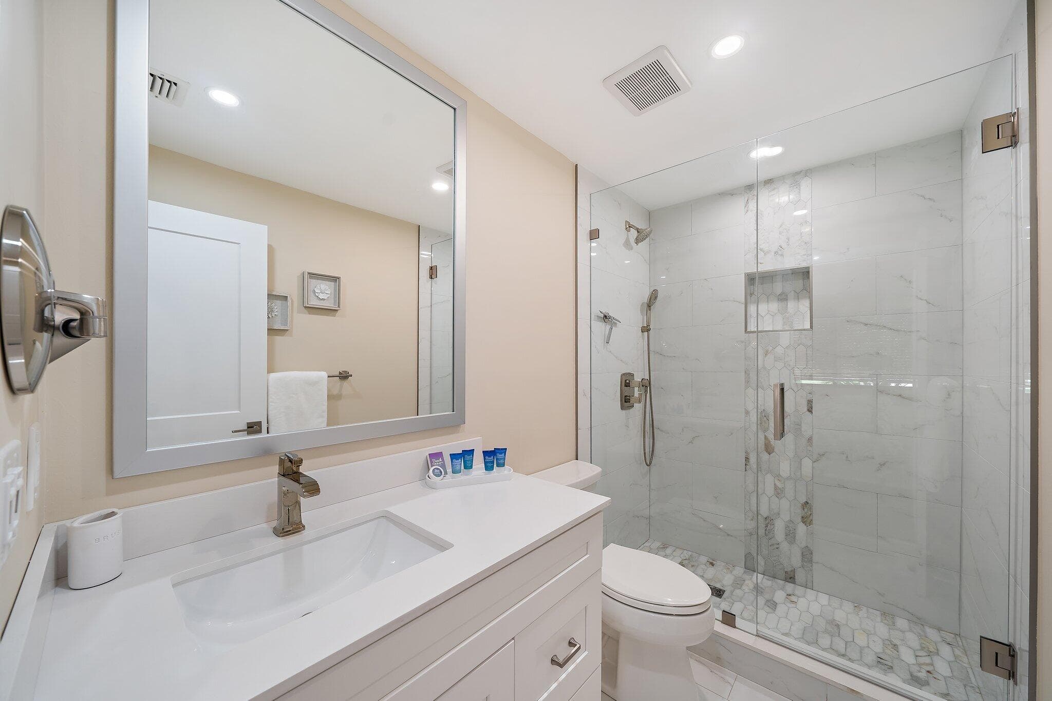 821 Club Drive, Palm Beach Gardens, FL 33418 13