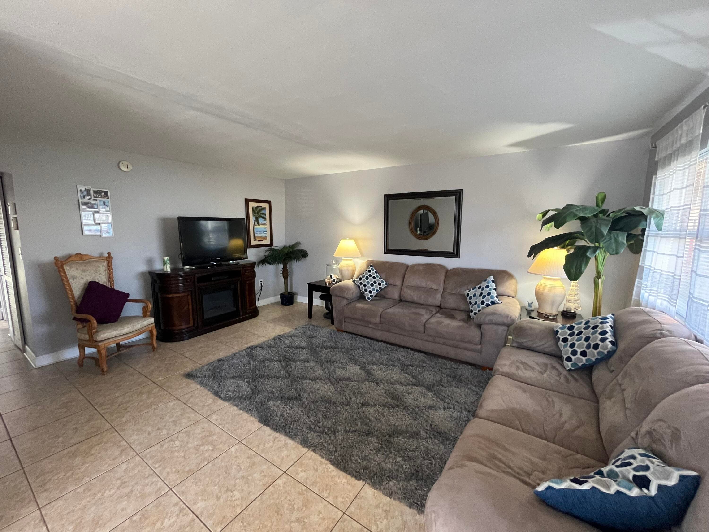 289 Brittany G, Delray Beach, FL 33446 9
