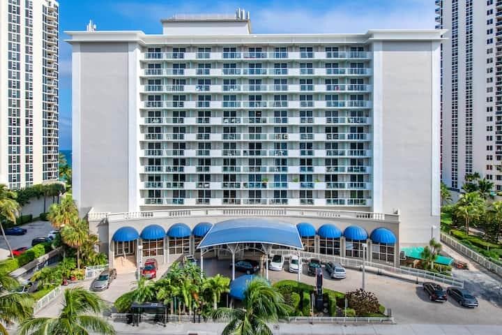 19201 Collins Avenue 337, Sunny Isles Beach, FL 33160 23