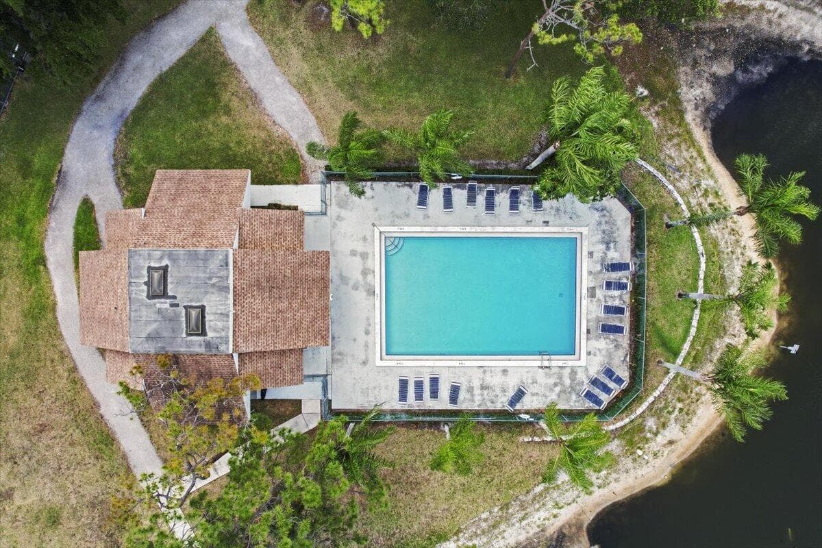605 Maplewood Drive, Greenacres, FL 33415 19