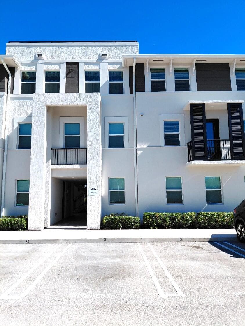 8878 Lake Worth Road 209, Lake Worth, FL 33467