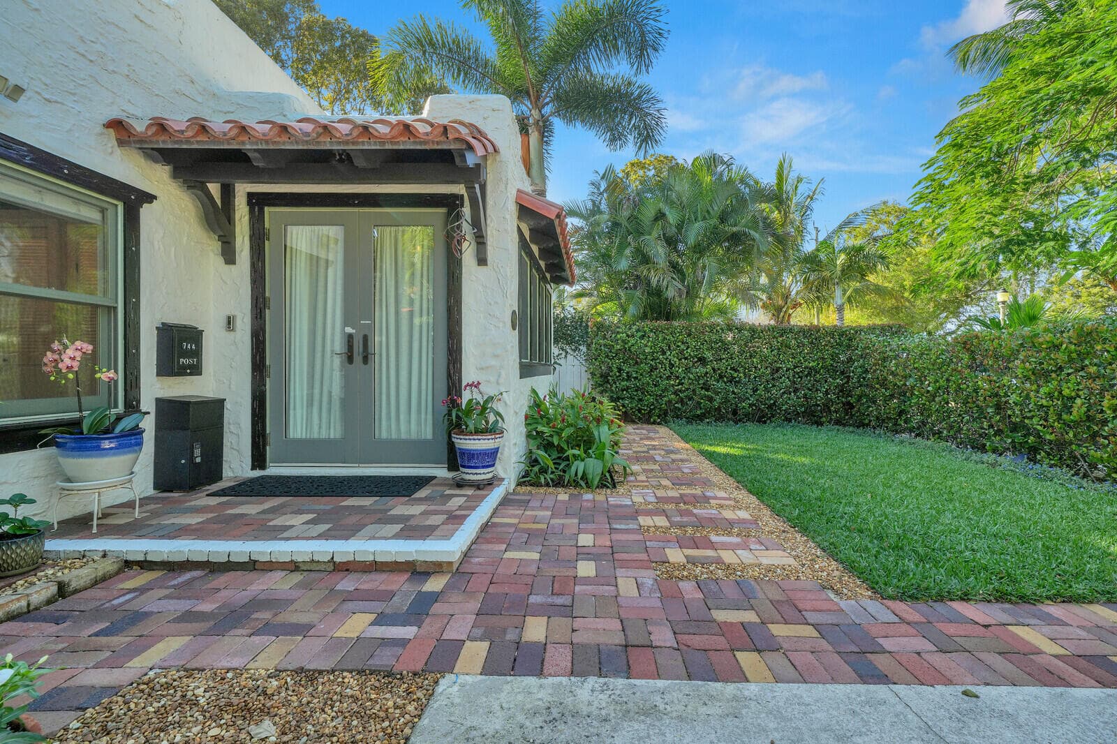 744 Penn Street, West Palm Beach, FL 33401 2