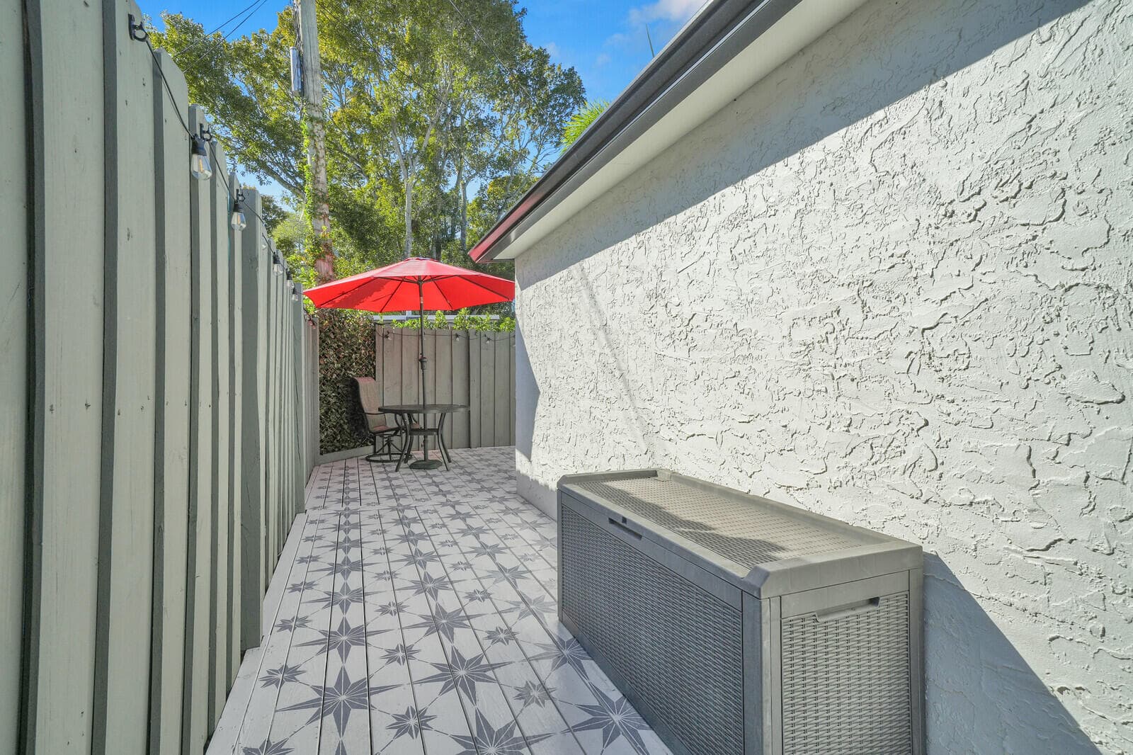 744 Penn Street, West Palm Beach, FL 33401 37