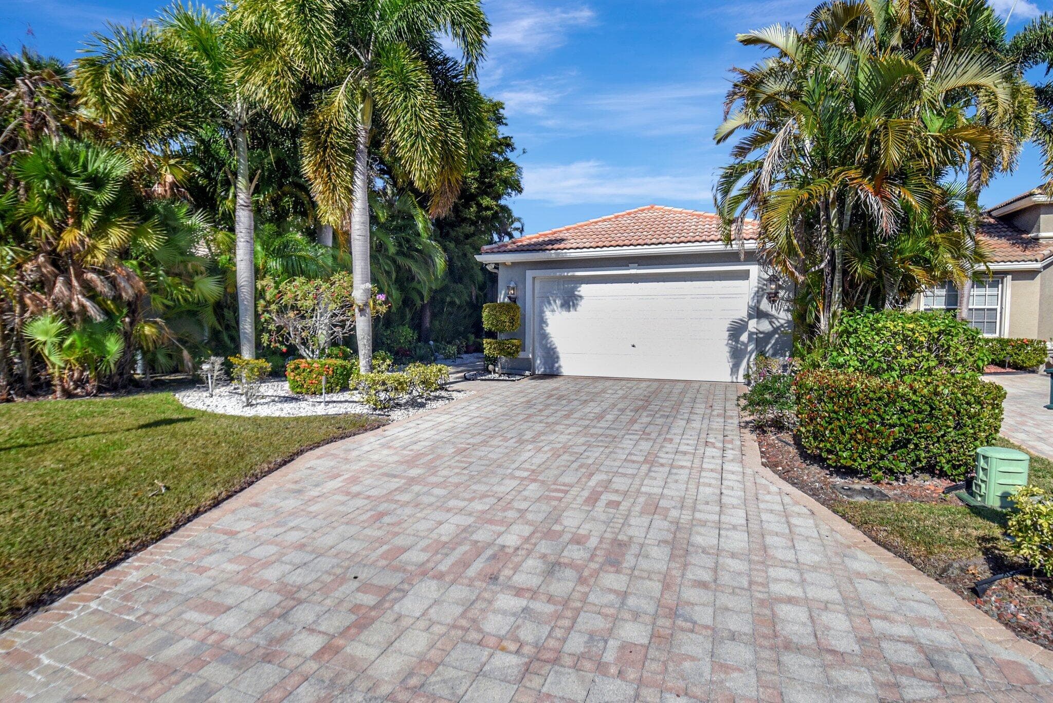 4022 Manchester Lake Drive, Lake Worth, FL 33449 2