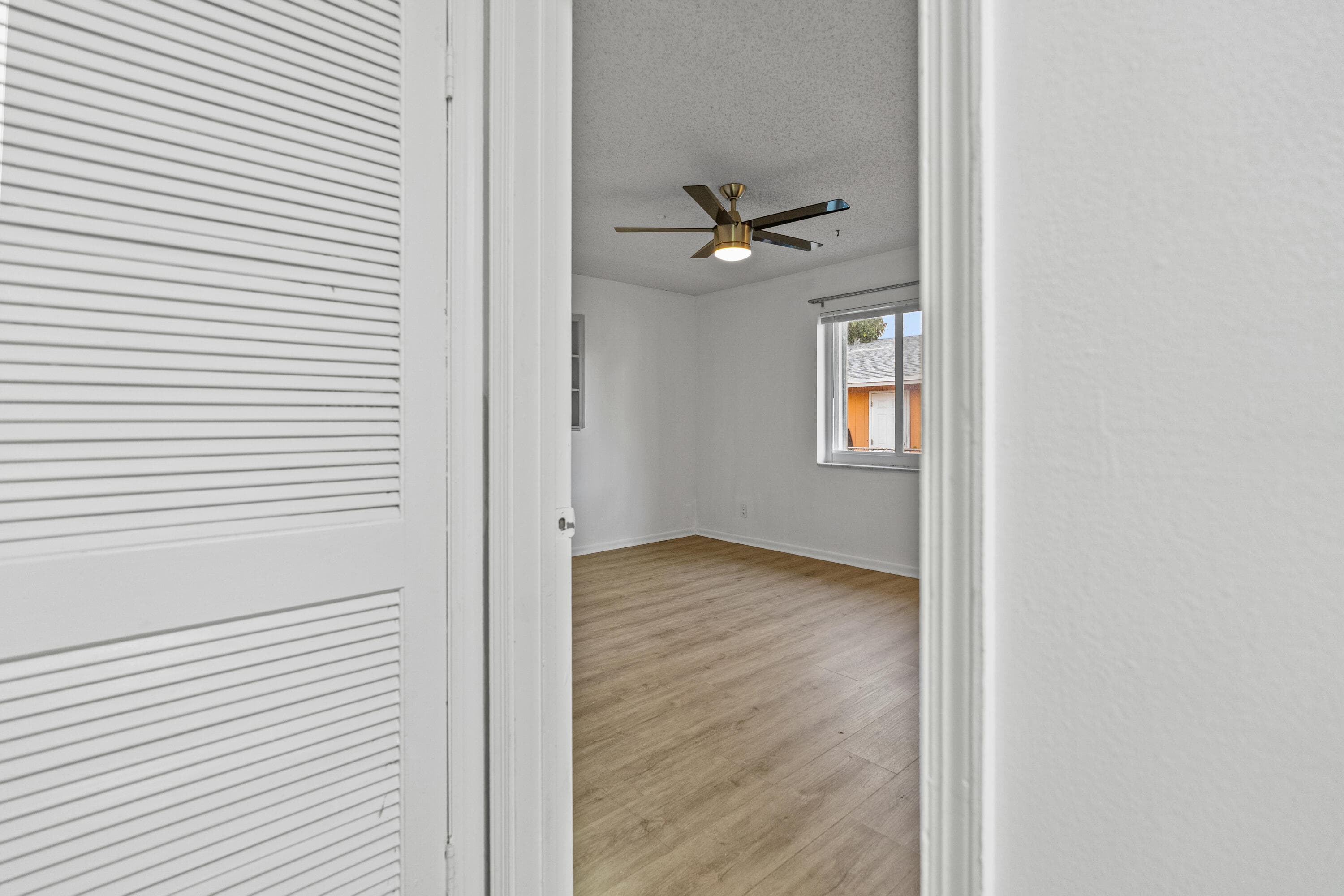 3443 NE 3rd Avenue, Oakland Park, FL 33334 24