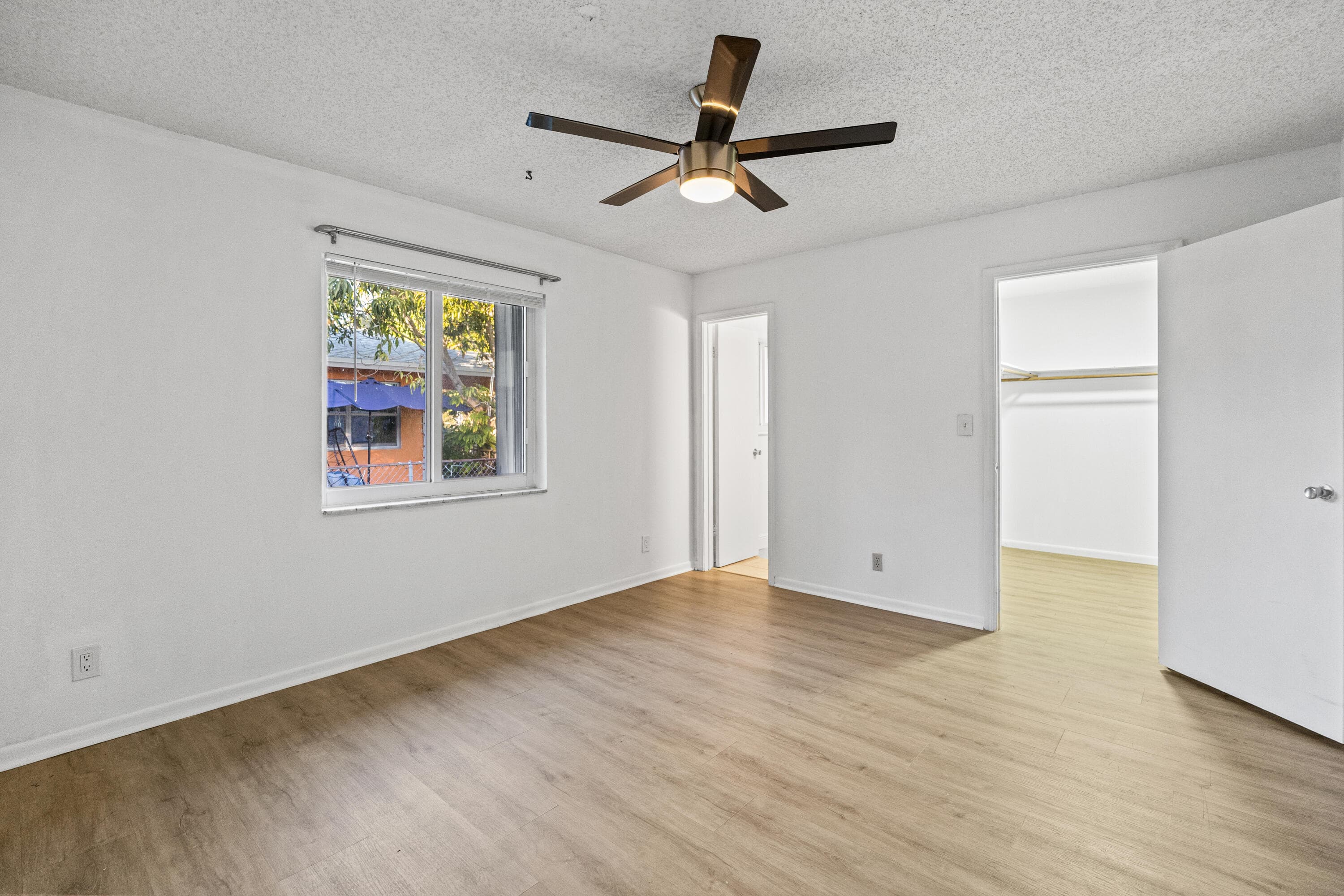 3443 NE 3rd Avenue, Oakland Park, FL 33334 26