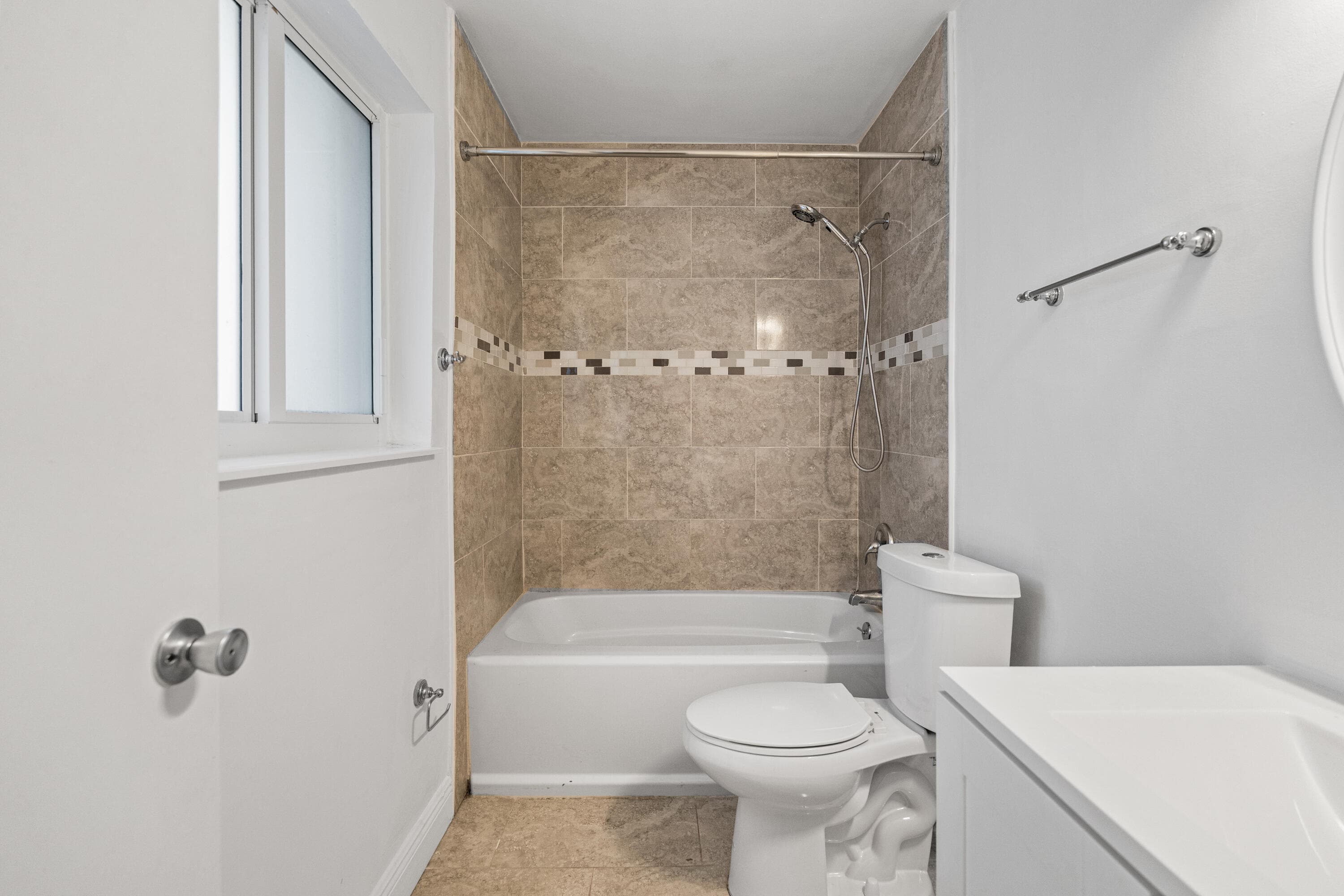 3443 NE 3rd Avenue, Oakland Park, FL 33334 28