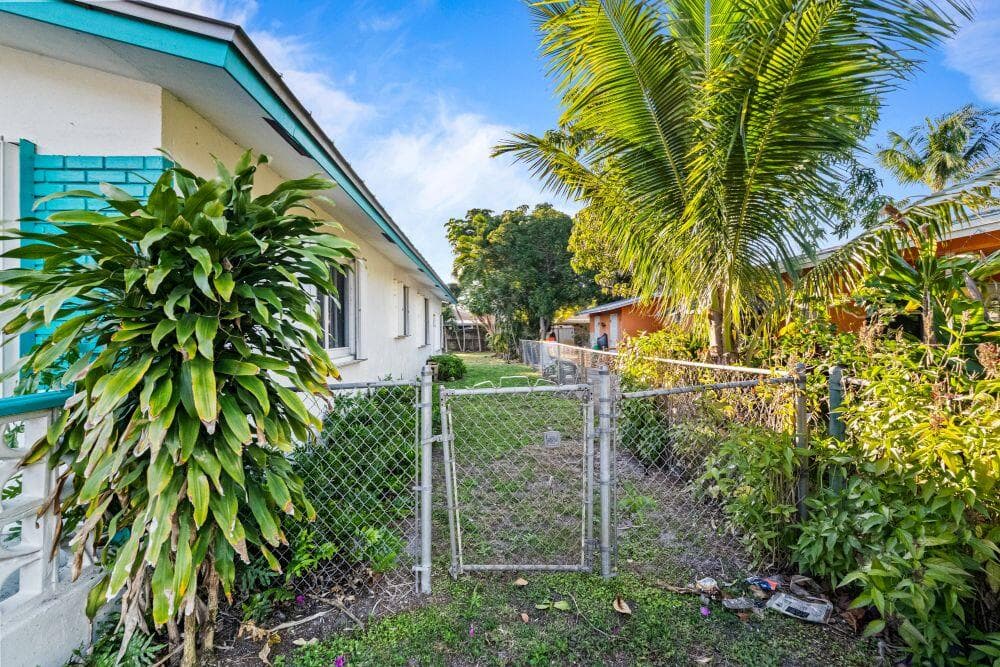 3443 NE 3rd Avenue, Oakland Park, FL 33334 10