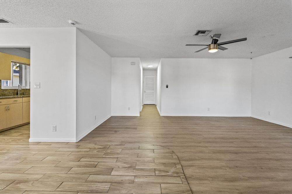 3443 NE 3rd Avenue, Oakland Park, FL 33334 35