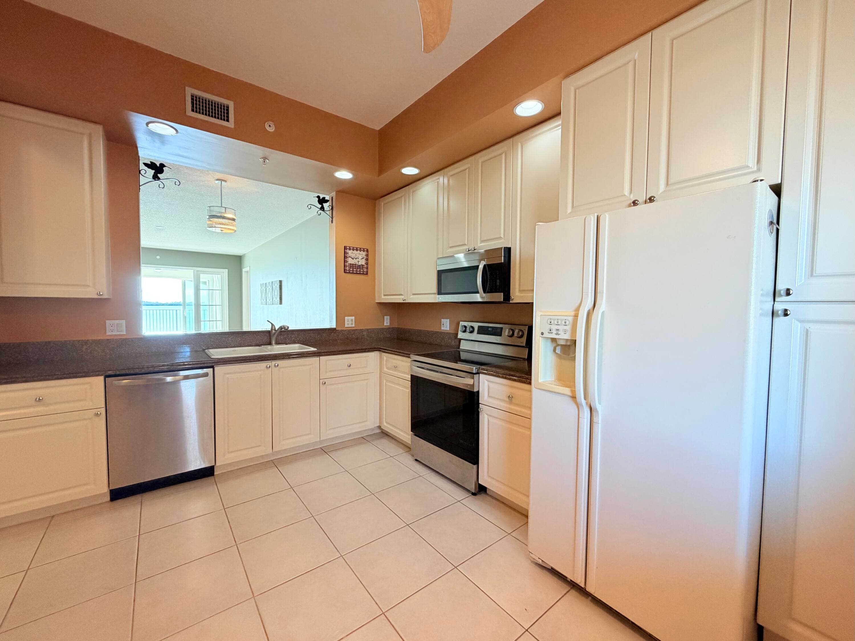 29 Harbour Isle Drive W Ph01, Hutchinson Island, FL 34949 21