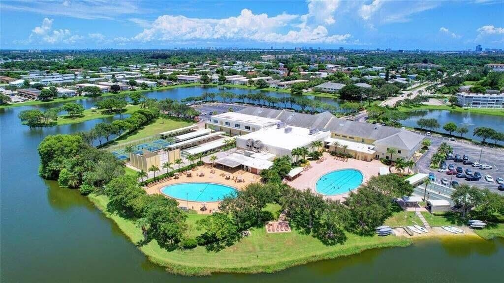 131 Easthampton F, West Palm Beach, FL 33417 26