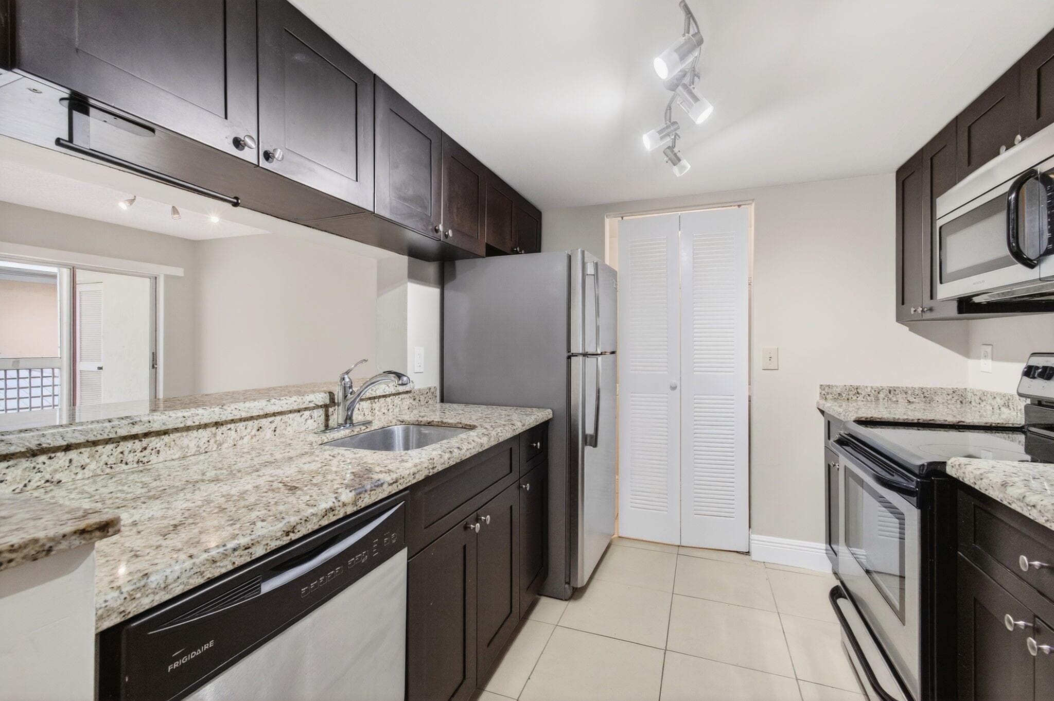 9901 Westview Drive 324, Coral Springs, FL 33076 2