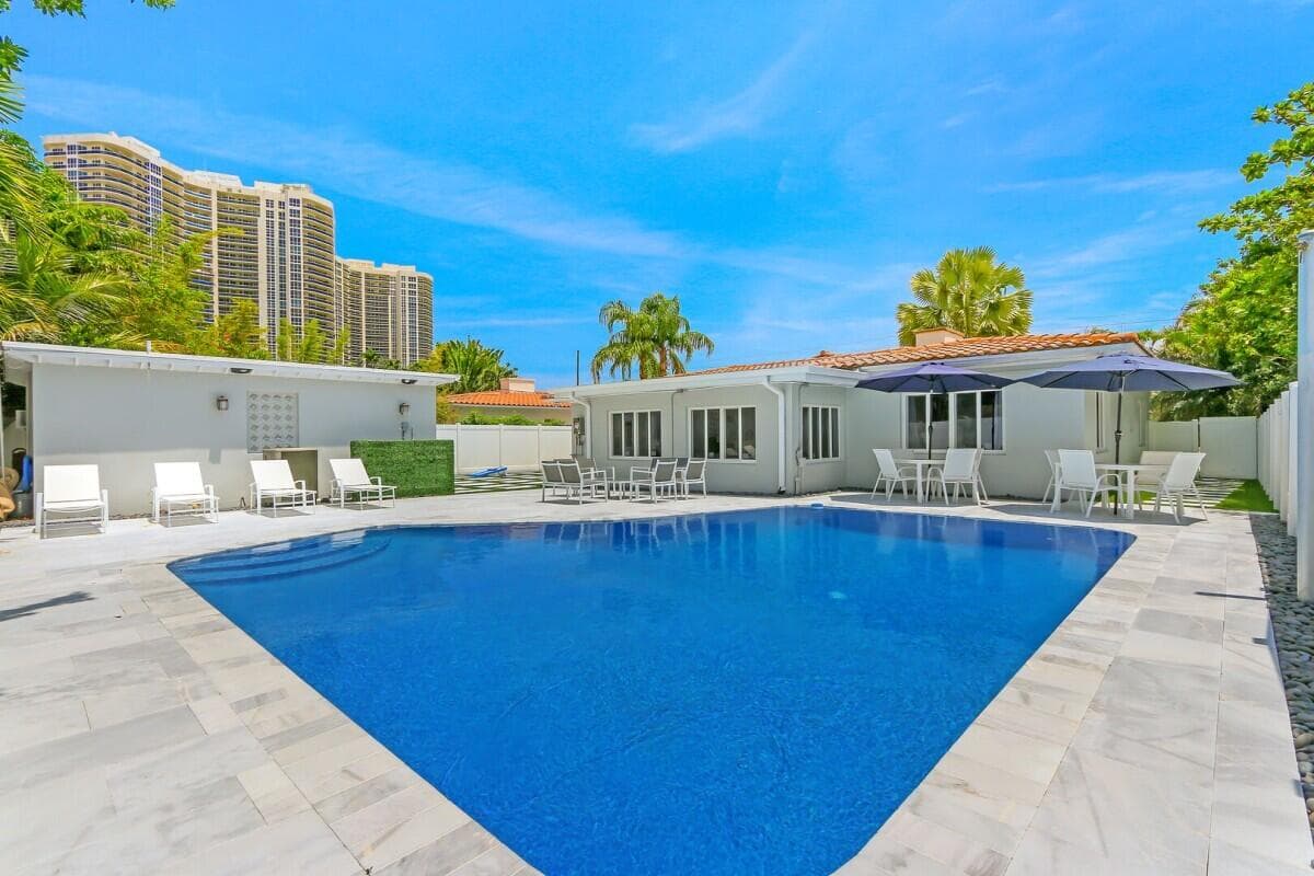 3025 Center Avenue, Fort Lauderdale, FL 33308 5