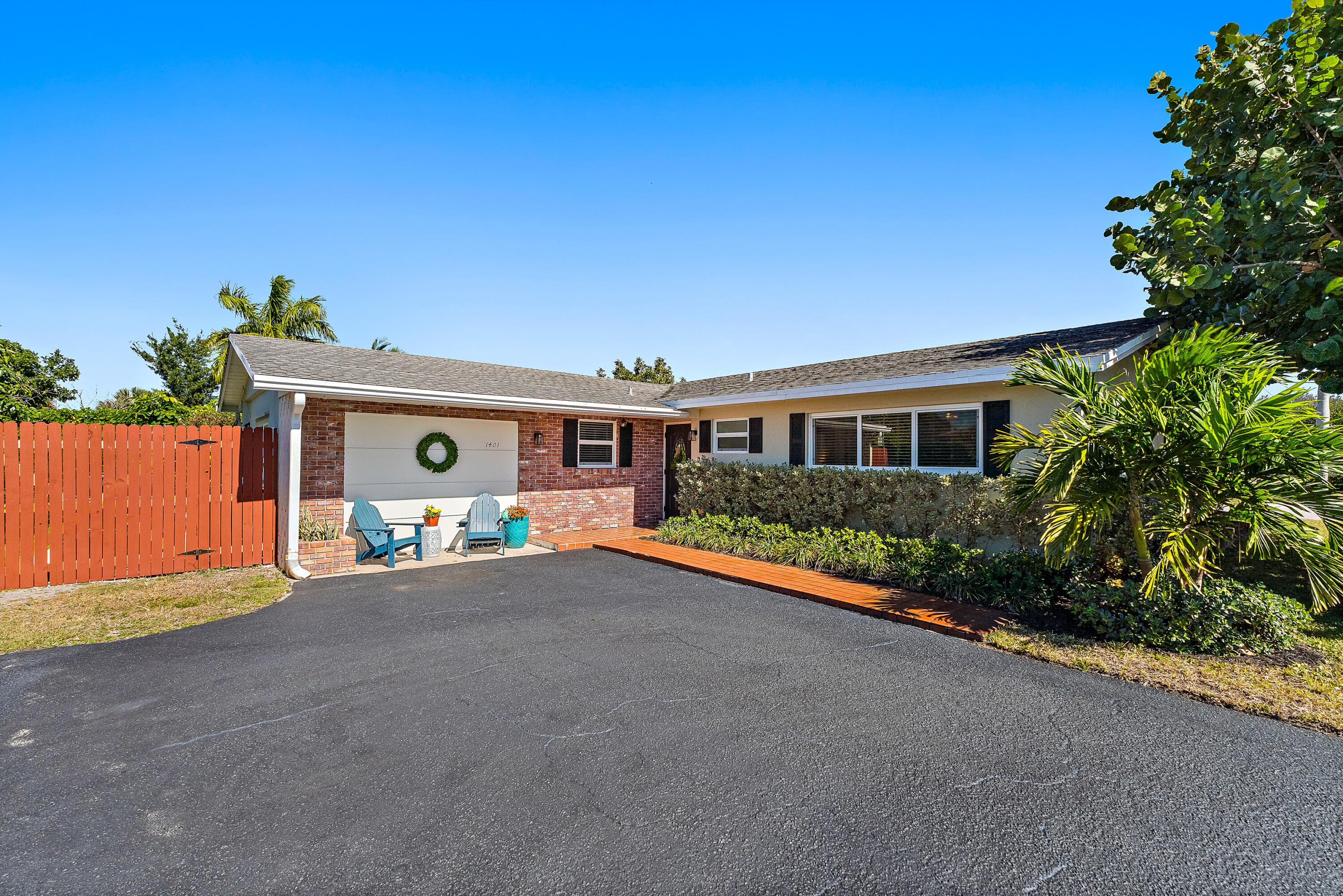 1401 N Lake Court, Lake Clarke Shores, FL 33406
