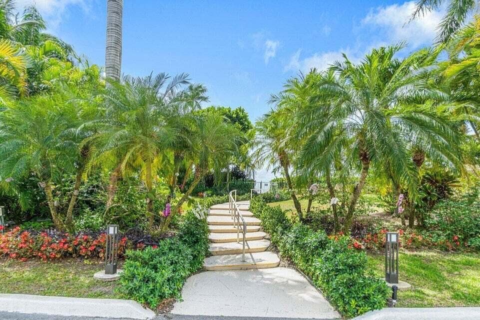 2505 S Ocean Boulevard 303, Palm Beach, FL 33480 25