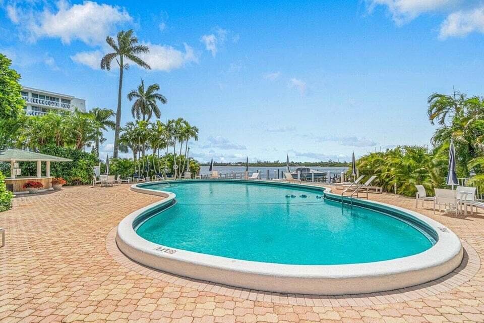 2505 S Ocean Boulevard 303, Palm Beach, FL 33480 21