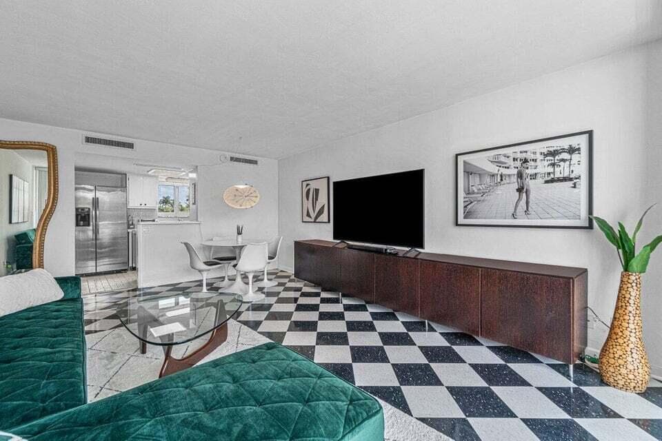 2505 S Ocean Boulevard 303, Palm Beach, FL 33480 5