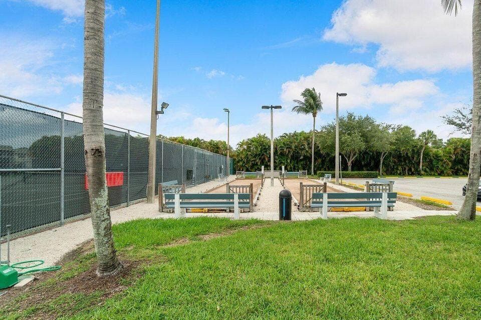 605 Flanders M, Delray Beach, FL 33484 47