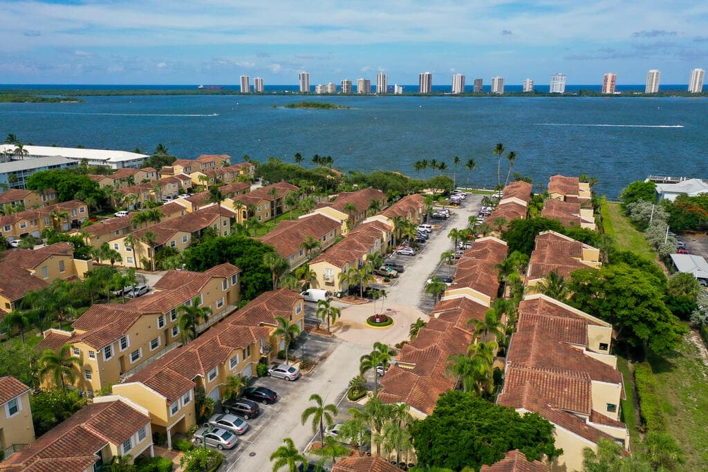 1020 Lake Shore Drive 202, Lake Park, FL 33403 28