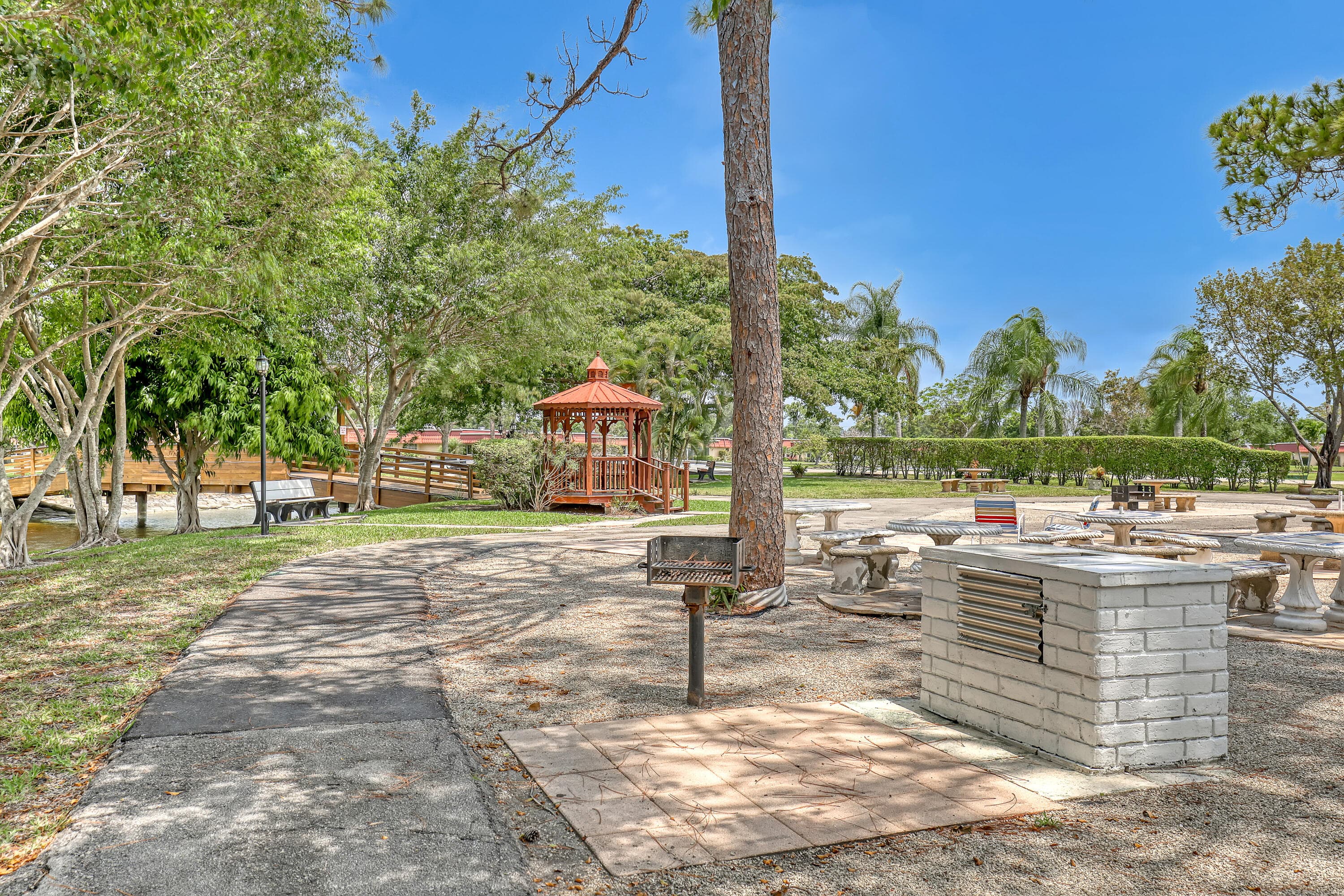 553 Covered Bridge Boulevard, Lake Worth, FL 33467 40