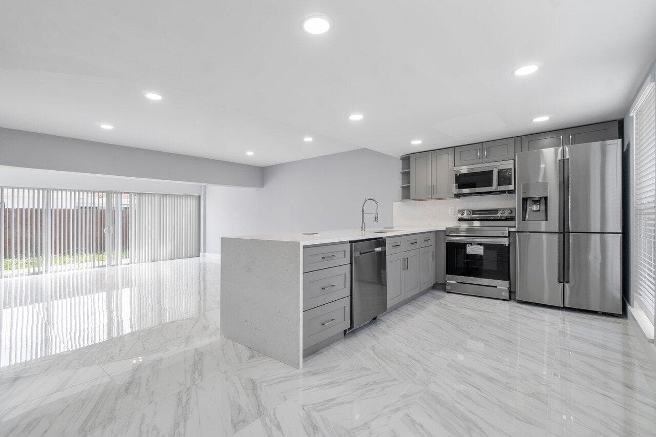 708-710 NE 23rd Avenue, Pompano Beach, FL 33062 6