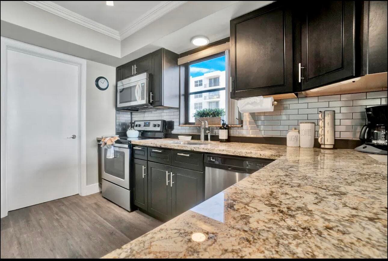 300 Croton Avenue 102, Lantana, FL 33462 6