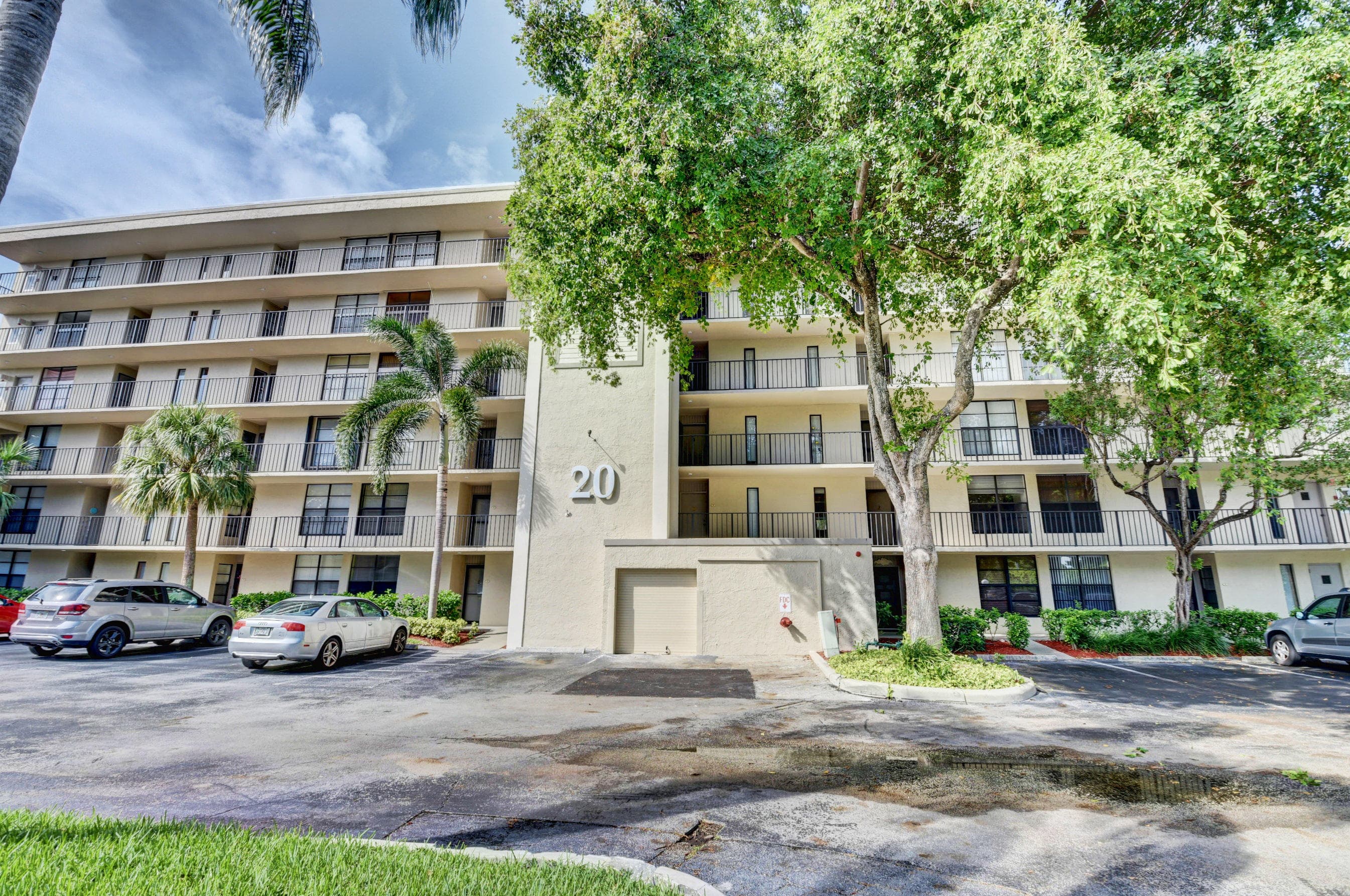 20 Royal Palm Way 602, Boca Raton, FL 33432
