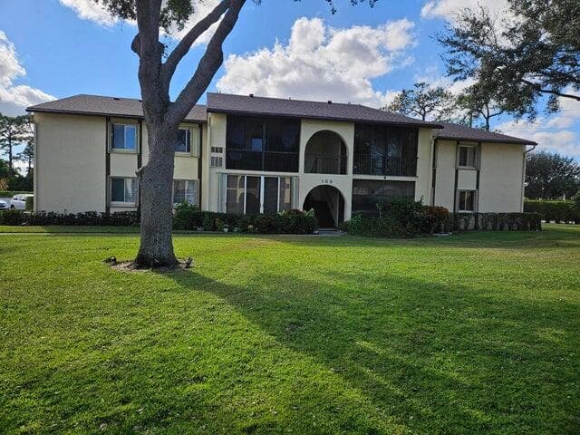 105 Lake Pine Circle B-2, Greenacres, FL 33463