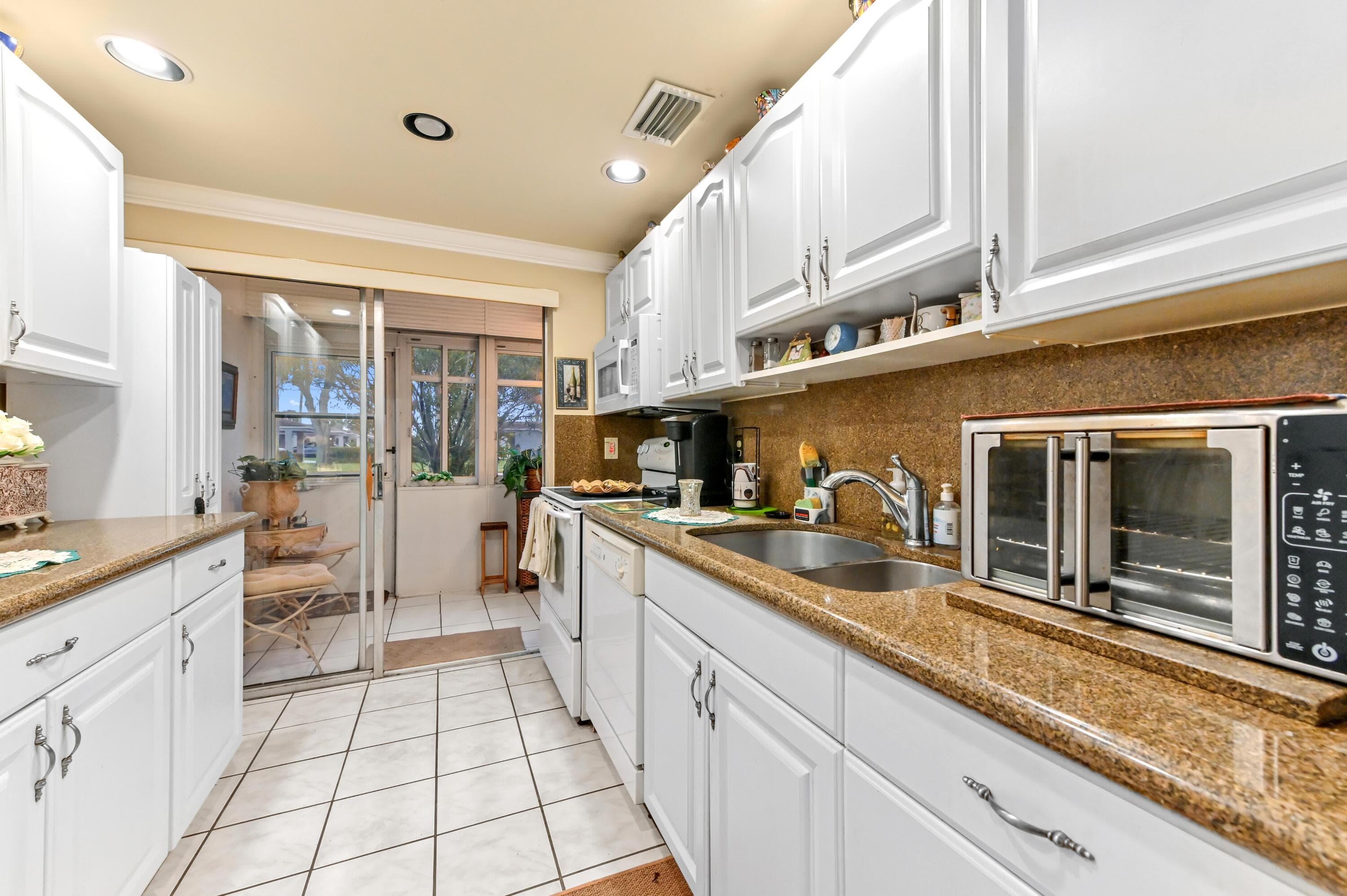 6 Abbey Lane 104, Delray Beach, FL 33446 11