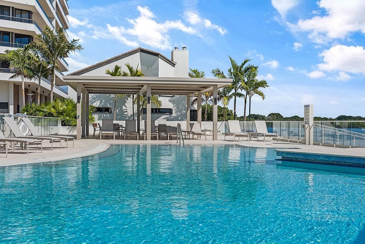 100 Lakeshore Drive 252, North Palm Beach, FL 33408 25