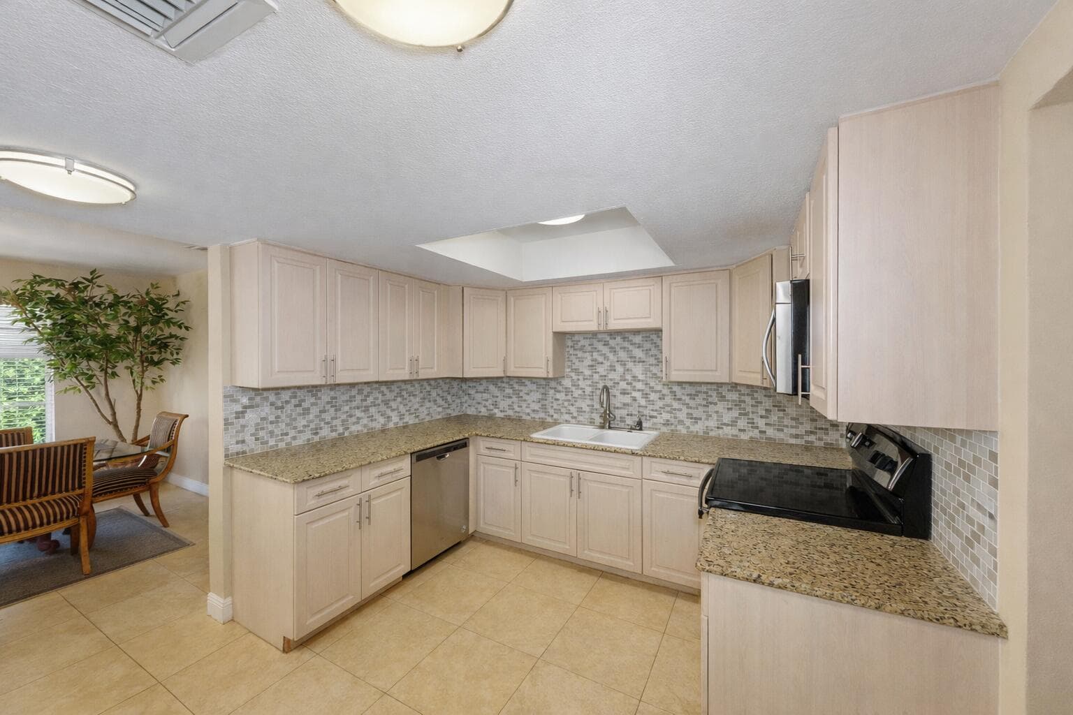 1630 40th Street, West Palm Beach, FL 33407 17