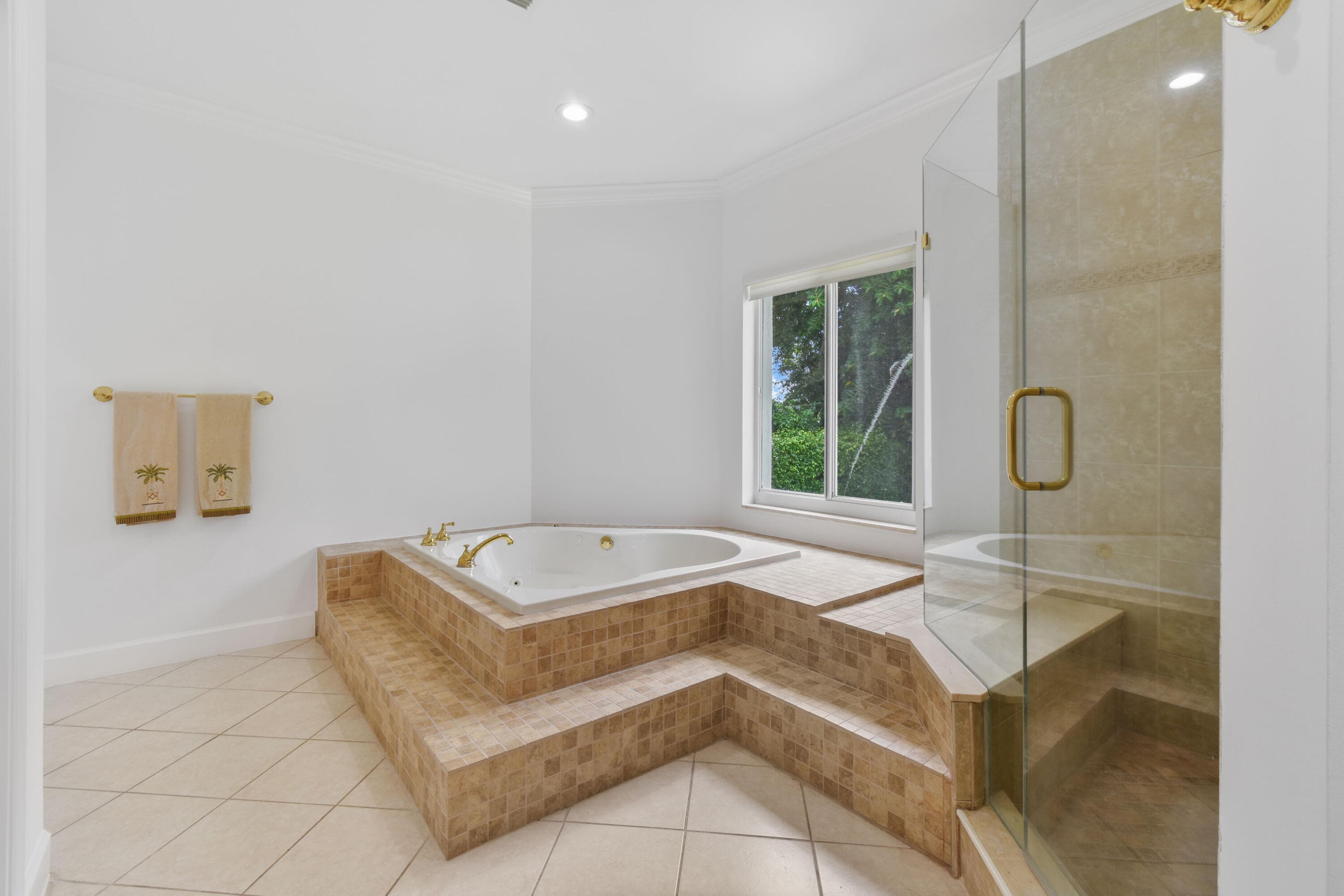 2801 Embassy Drive, West Palm Beach, FL 33401 17