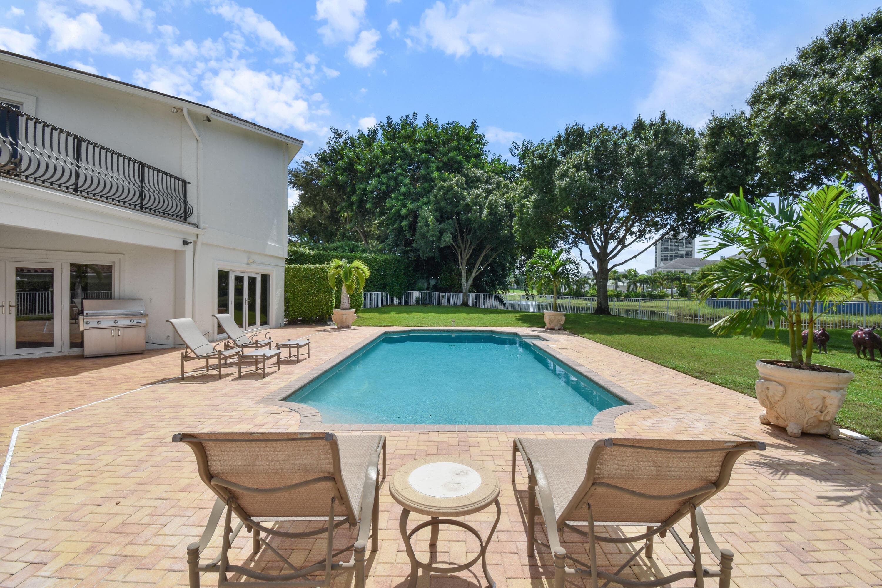 2801 Embassy Drive, West Palm Beach, FL 33401 32