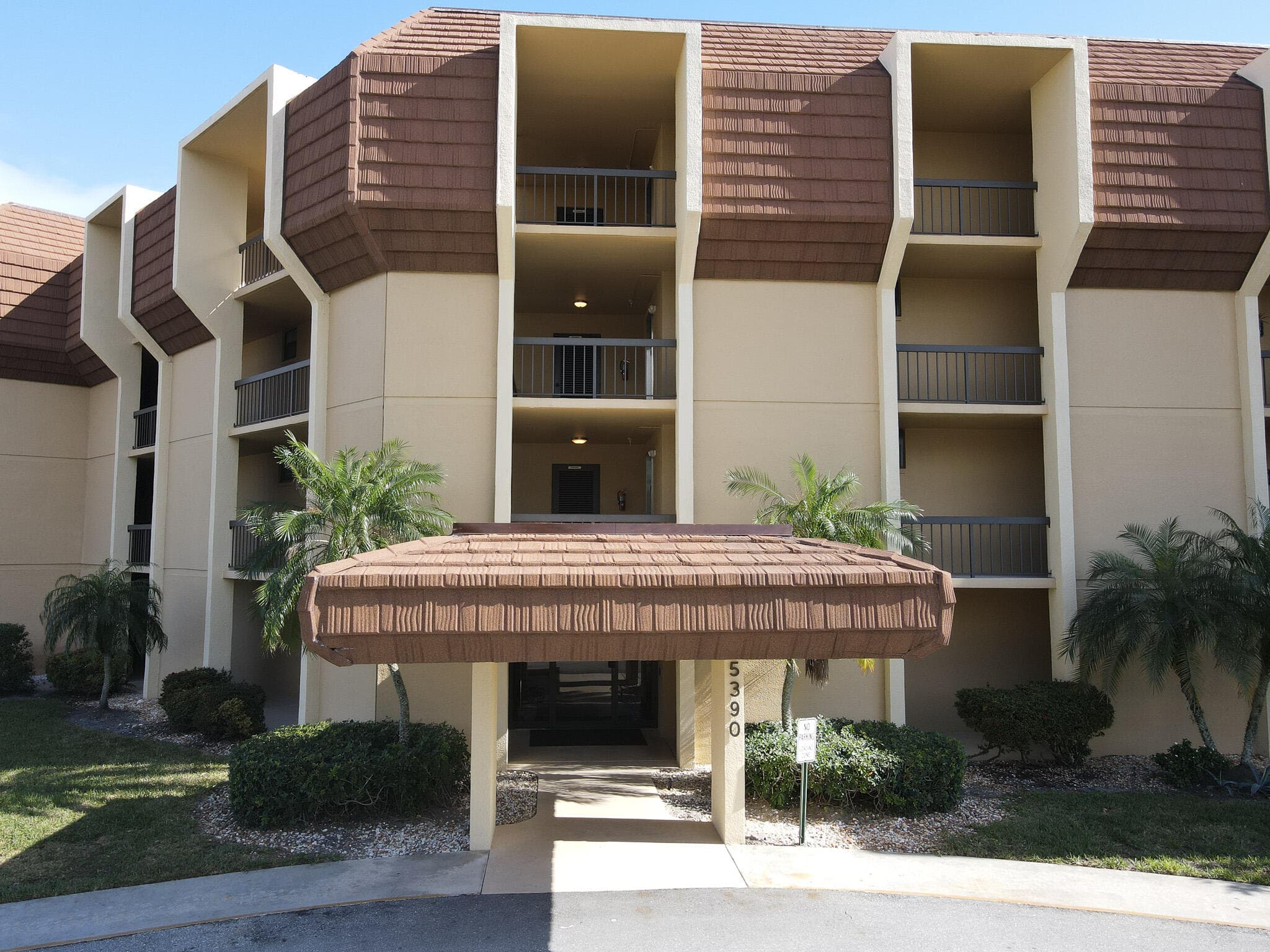 5390 Woodland Lakes Drive 201, Palm Beach Gardens, FL 33418 3
