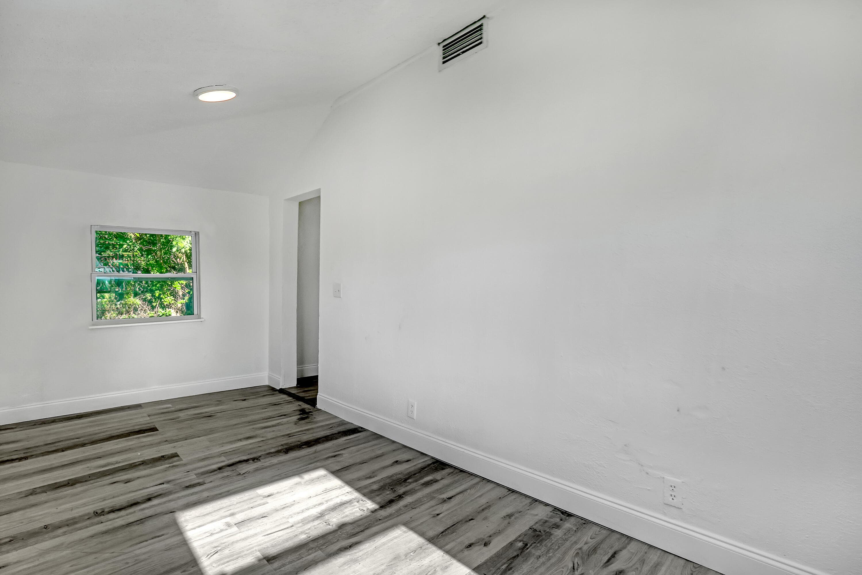 180 W 15th Street, Riviera Beach, FL 33404 7
